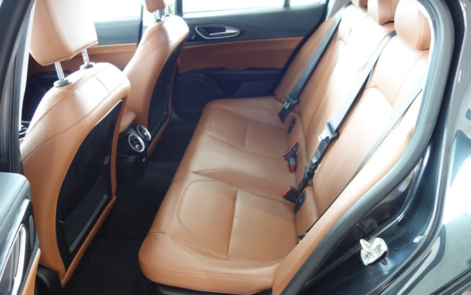 Alfa Romeo Giulia cena 78900 przebieg: 90190, rok produkcji 2016 z Włodawa małe 254